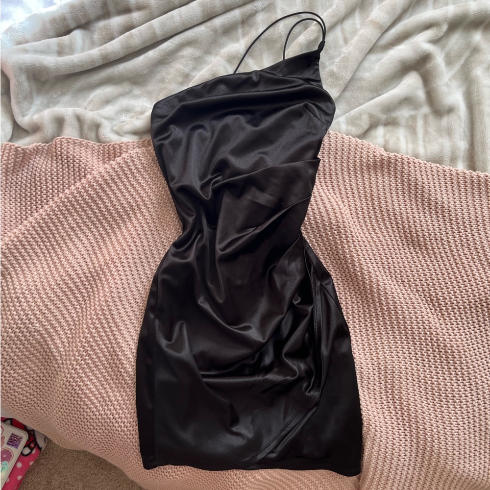 One-strap short dress, shape-defining